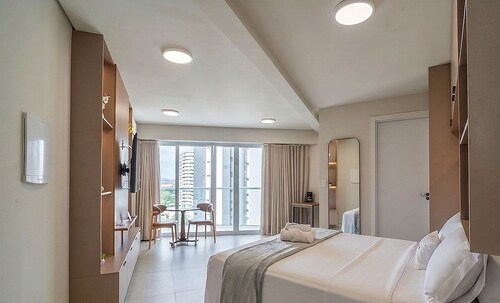 Studio in Condo With Pool and Gym Msu0906