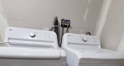 Modern Private 2-bedroom Suite Self Check-in Free Parking