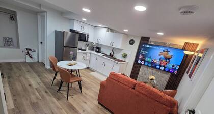 Modern Private 2-bedroom Suite Self Check-in Free Parking
