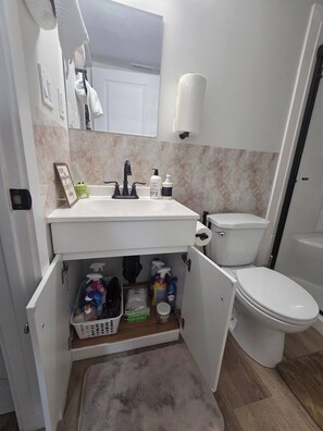 Maison, 2 chambres | Salle de bain