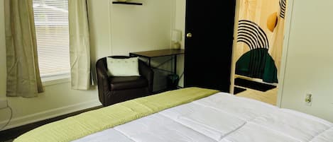 3 habitaciones, tabla de planchar con plancha, wifi y ropa de cama