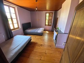 Room - Domaine des Brunis - Large, charming home with a private pool (Nègrepelisse)