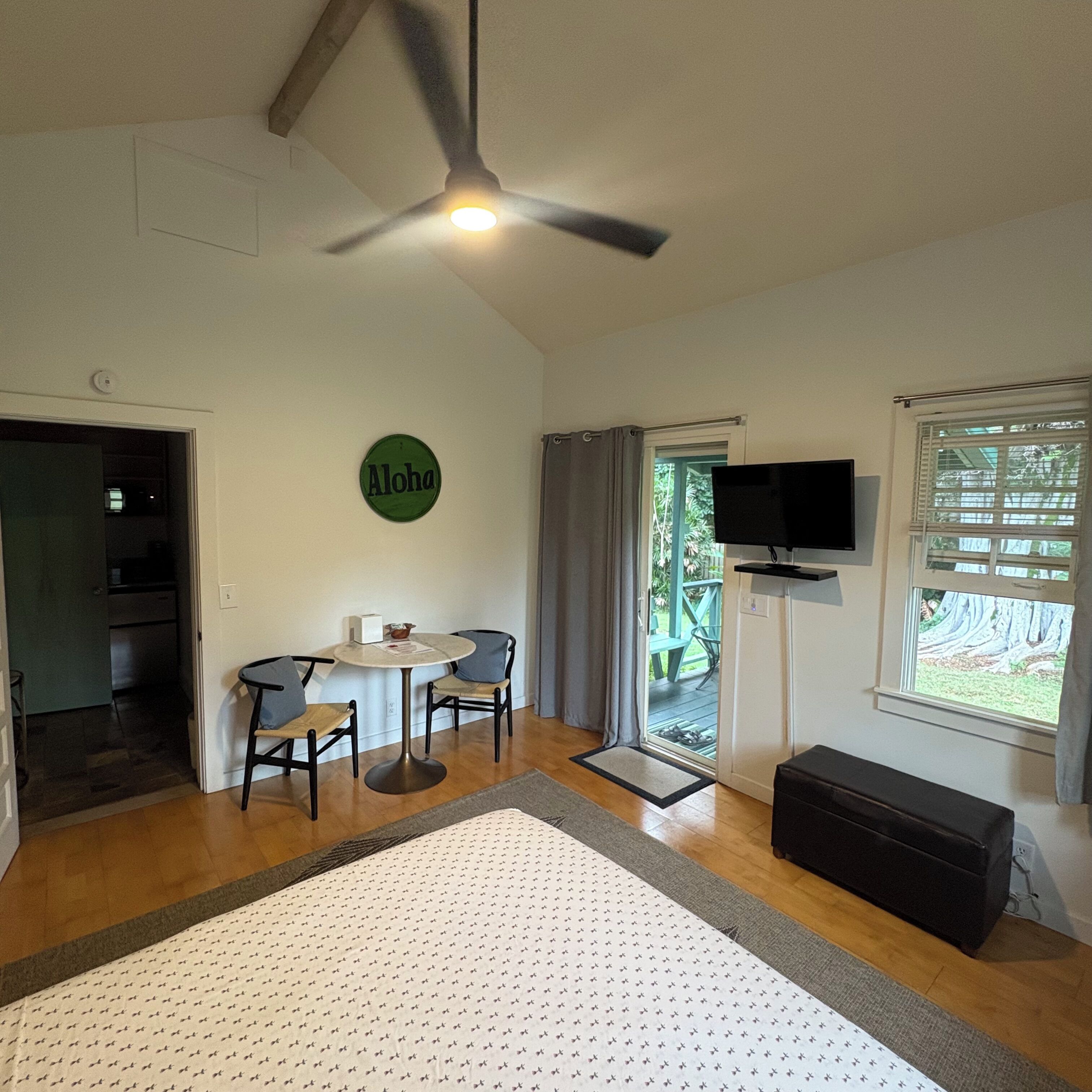 5 bedrooms, iron/ironing board, free WiFi, bed sheets