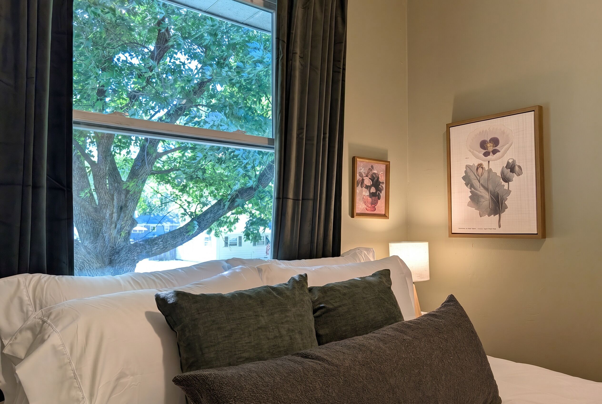 4 bedrooms, iron/ironing board, travel crib, WiFi (free)