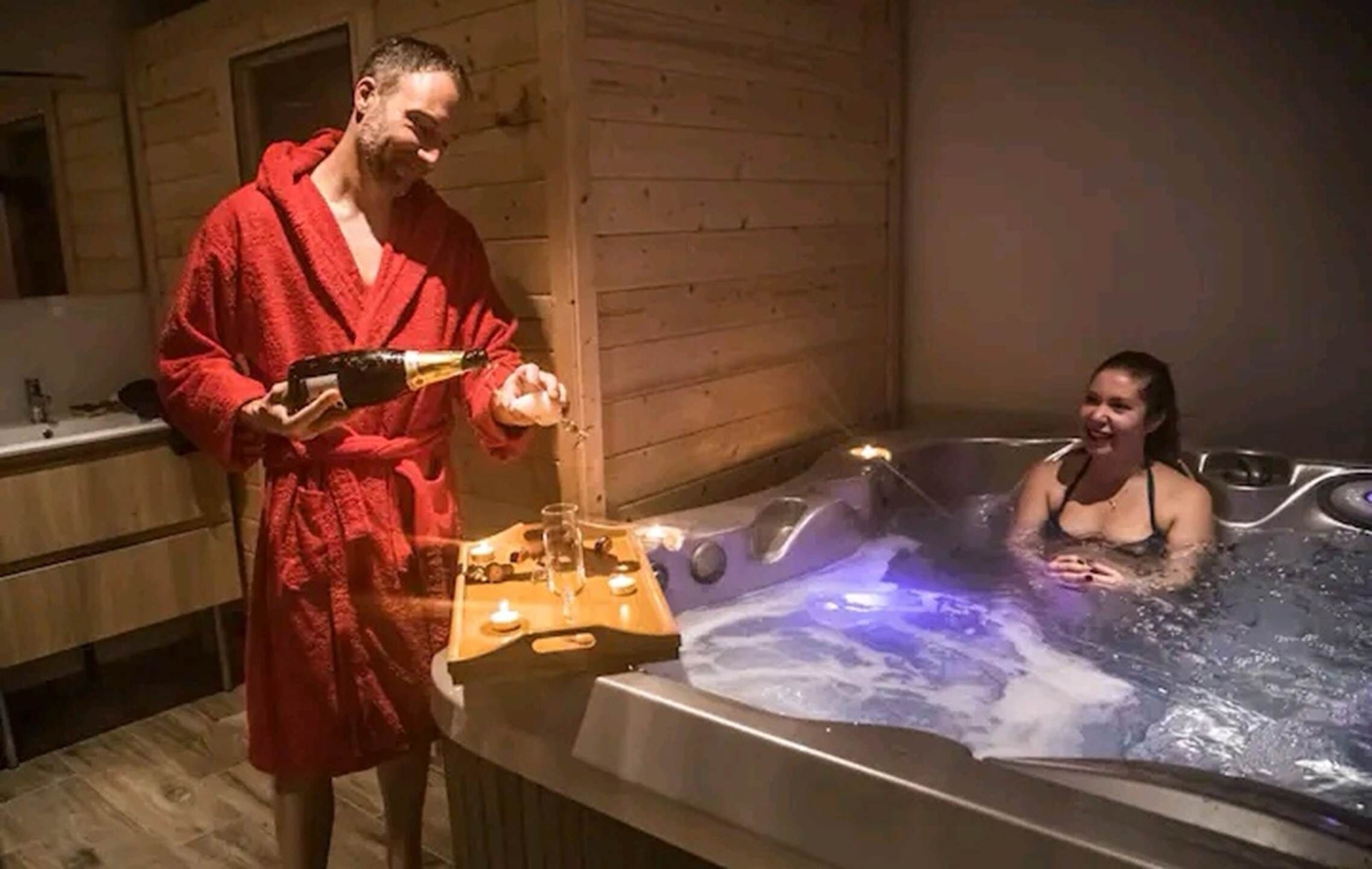 Indoor spa tub