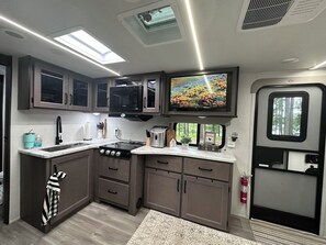 Private kitchen - 2-bedroom recreational vehicle in soothing Alexander with AC (Alexander)