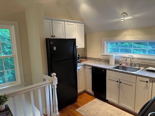 Birdsong Carriage House: Cozy 1BR Near Acadia and Downtown Bar Harbor