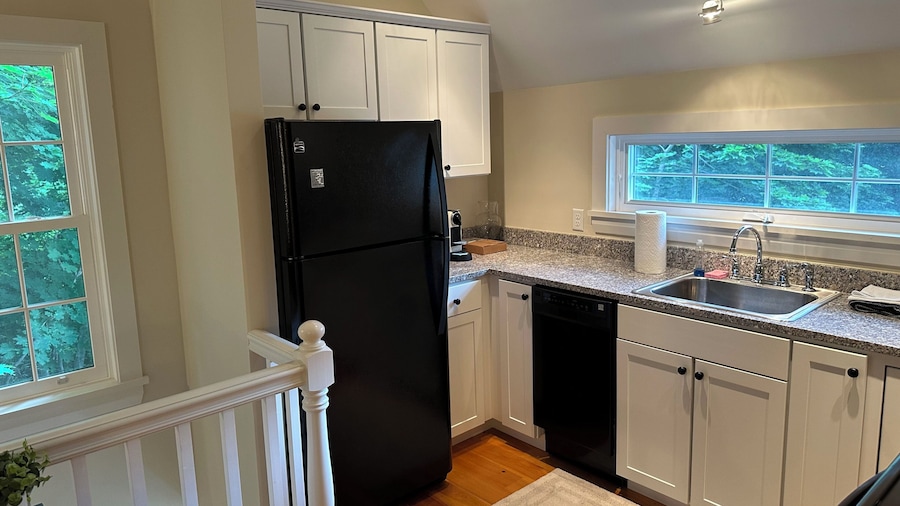 Birdsong Carriage House: Cozy 1BR Near Acadia and Downtown Bar Harbor