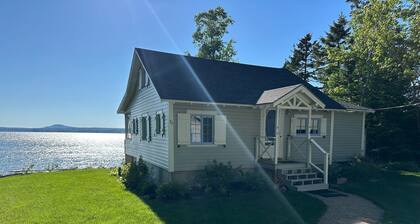 Sunset Cottage: Bayfront 3BR Cottage With Beach Access, Fire Pit, Wifi, and Acadia Nearby