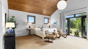 House, 1 King Bed (Sweet Caroline at Salt Water Farm) | 1 bedroom, individually decorated, individually furnished, bed sheets