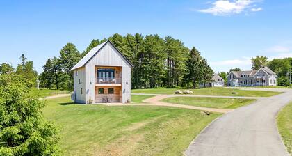 Sweet Caroline at Salt Farm - Waterfront King Suite With Ocean Access, Balcony, Wifi, and AC