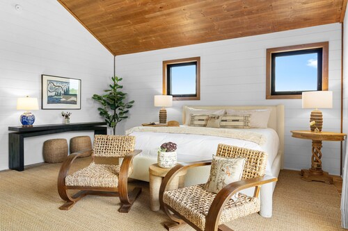 Sweet Caroline at Salt Farm - Waterfront King Suite With Ocean Access, Balcony, Wifi, and AC