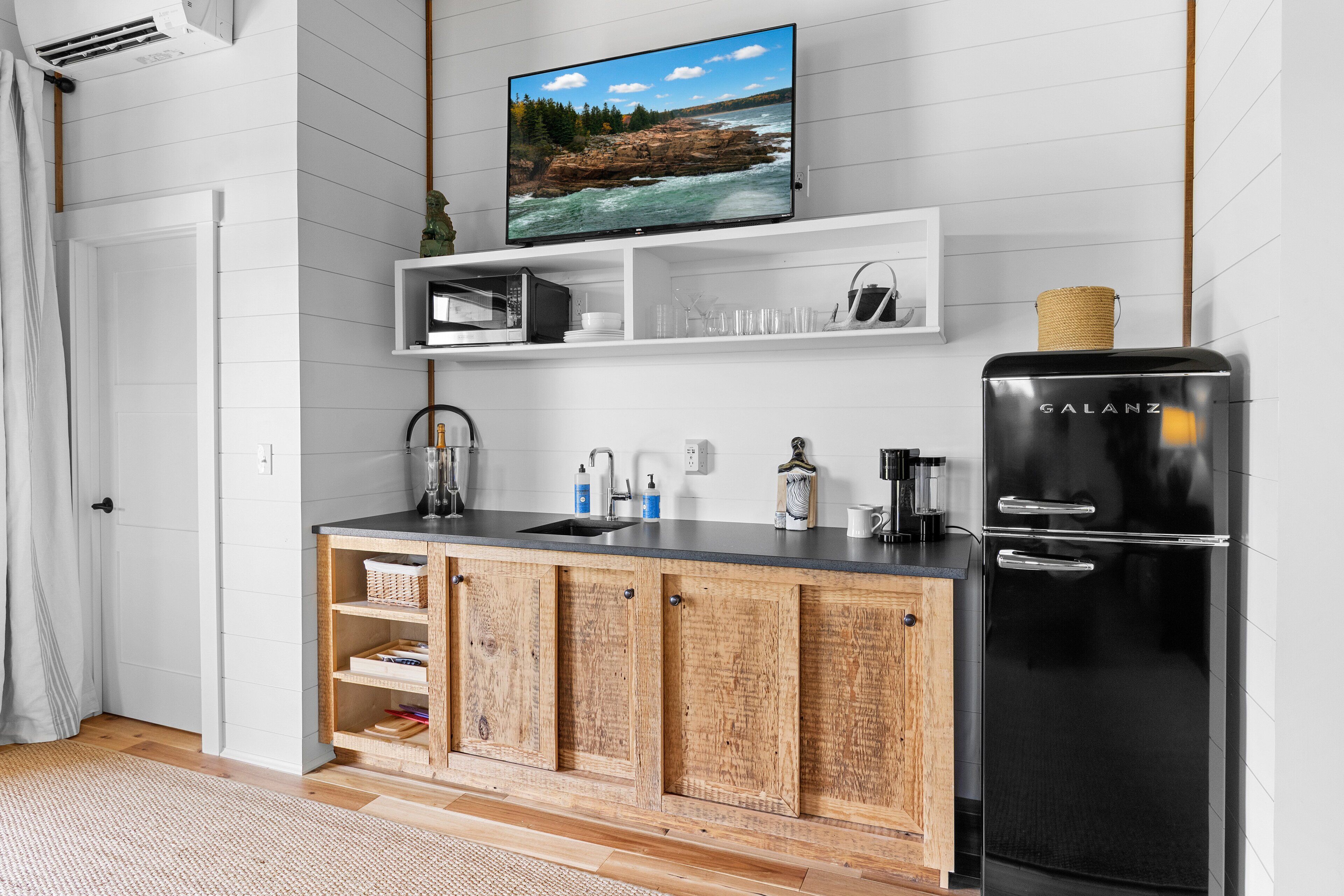 House, 1 King Bed (Sweet Caroline at Salt Water Farm) | Private kitchen