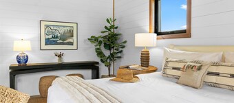 Sweet Caroline at Salt Farm - Waterfront King Suite With Ocean Access, Balcony, Wifi, and AC