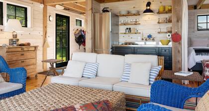 Aril Cottage-waterfront Escape With Ocean Views
