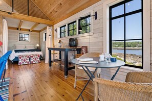 1 bedroom, individually decorated, individually furnished, bed sheets - Aril Cottage-waterfront Escape With Ocean Views (Prospect Harbor)