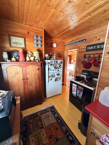 Capstone Cottage - Quintessential Cabin on Bay