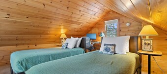 Capstone Cottage - Quintessential Cabin on Bay