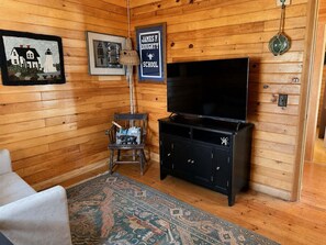 Casa de campo, varias camas, cocina (Capstone Cottage) | Área de sala de estar