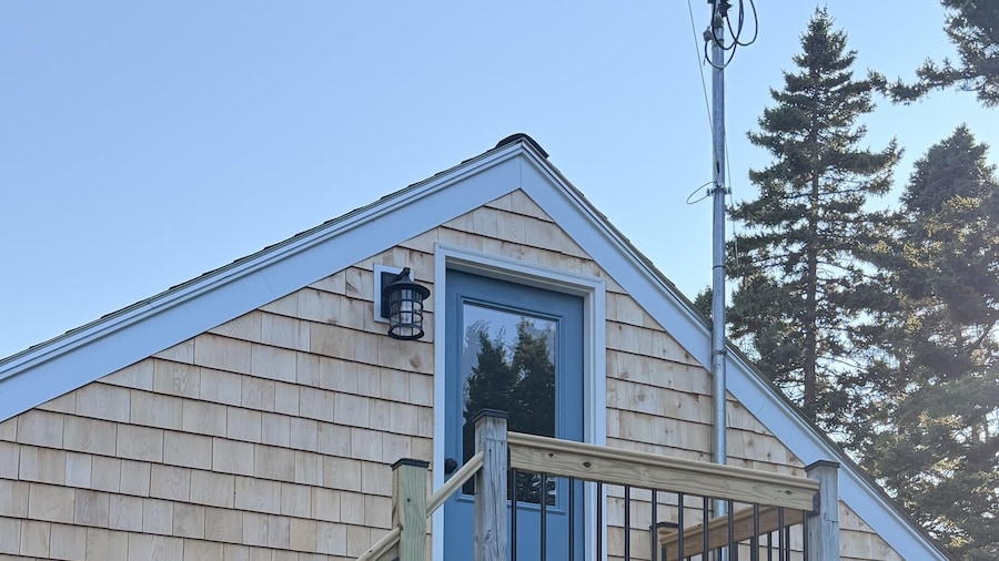 Capstone Cottage - Quintessential Cabin on Bay