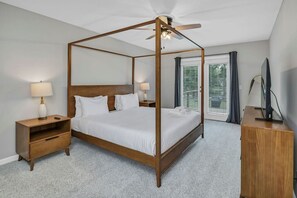 Een strijkplank/strijkijzer, wifi, beddengoed