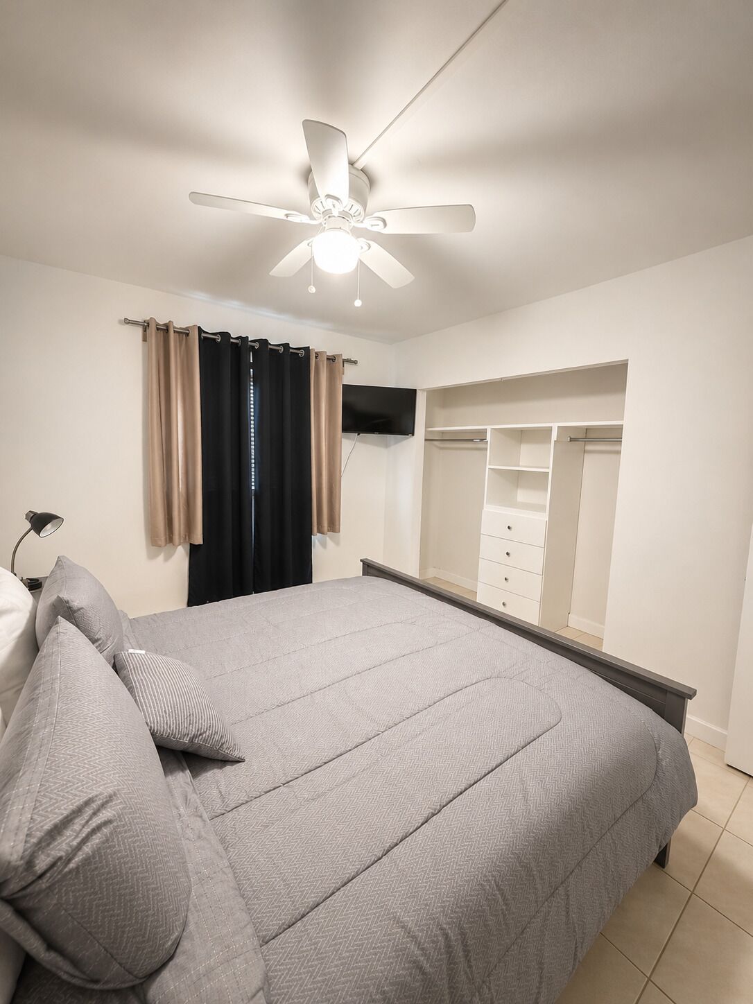 2 habitaciones, tabla de planchar con plancha, wifi y ropa de cama 
