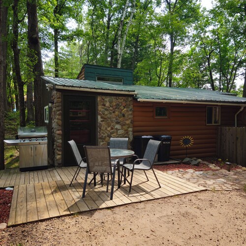 Updated Chetek Cozy Cabin on Quiet Private Lake-Free use of Row Boat &Pedal boat
