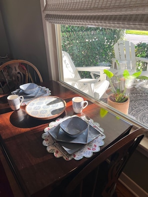 Dining - The Front Porch Bed and Breakfast (Excelsior Springs)