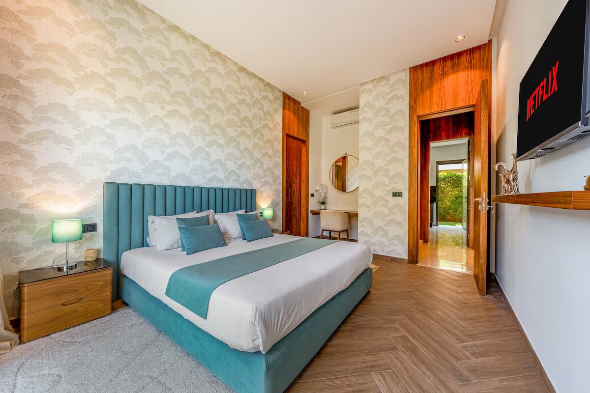 4 bedrooms, iron/ironing board, free WiFi, bed sheets