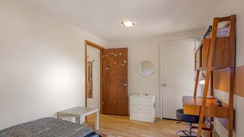 3 habitaciones, escritorio, wifi gratis y ropa de cama
