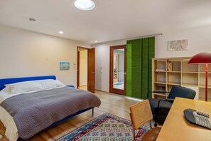 Room - The Meadowlark - Midcentury Gem Minutes from Campus (Eugene)