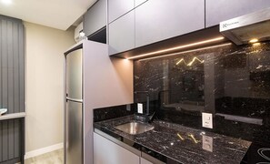 Apartment | Private kitchen - Ap in Condo With Pool 350m From Meia Praia Ift0808 (Itapema)