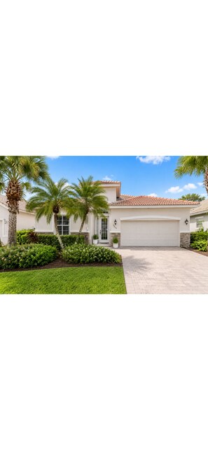 Unclassified image, 3 of 13, button - Spectacular four bedroom built-in gym, built-in game room, in gorgeous Naples (Naples)