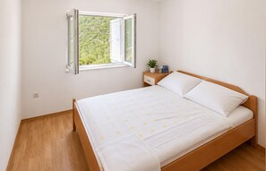 Bed - Pet friendly apartment in Vrgorac with swimming pool (Vrgorac)