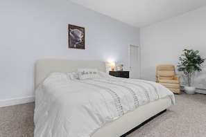 1 bedroom, desk, WiFi, bed sheets