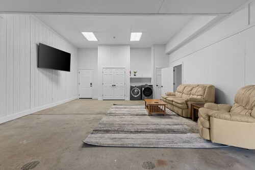 Pondview Apartment at Thunder Manor