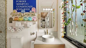Deluxe Suite, Balcony, Valley View | Bathroom | Shower, free toiletries, hair dryer, towels