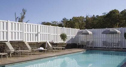 Unwind After the Trail with a Refreshing Outdoor Seasonal Pool