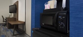 Your First Stop for a Memorable Virginia Escape l Pet-friendly & Modern Room
