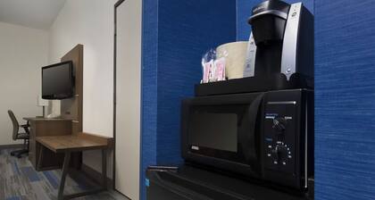 Your First Stop for a Memorable Virginia Escape l Pet-friendly & Modern Room