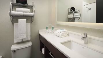 Secador de pelo, toallas