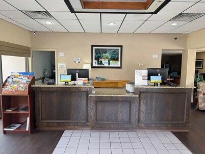 Room with Two Double Beds | Outdoor Pool l 1.4 mi to Williams Stadium