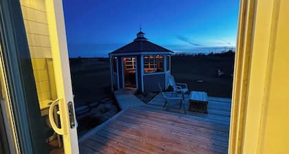 The Blue Buoy by MemoryMakerCottages with Hot-tub!