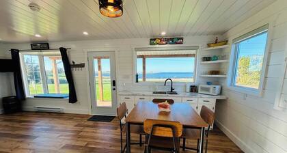 The Blue Buoy by MemoryMakerCottages with Hot-tub!