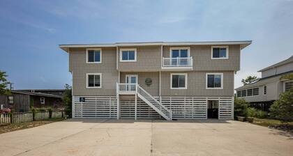 9BR Sandbridge beach home with pool, hot tub, and game room