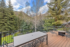 Outdoor dining - 3BR West Vail riverfront duplex, hot tub, fireplace, yard (Vail)