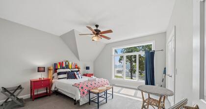 An Island in the Midwest | Lauderdale Lakefront | Sleeps 14 Summer Song