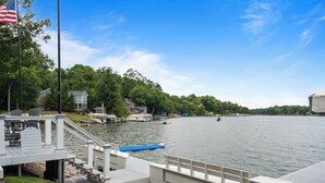 Marina - An Island in the Midwest | Lauderdale Lakefront | Sleeps 14 Summer Song (Elkhorn)
