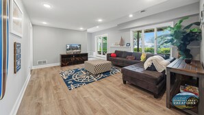 Smart TV - An Island in the Midwest | Lauderdale Lakefront | Sleeps 14 Summer Song (Elkhorn)