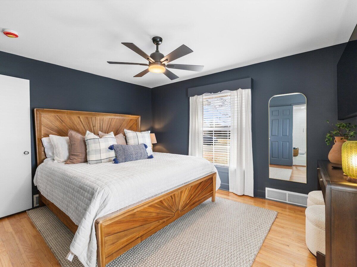 Iron/ironing board, WiFi, bed sheets
